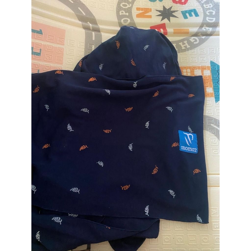 Preloved Gendongan M Shape Momaz