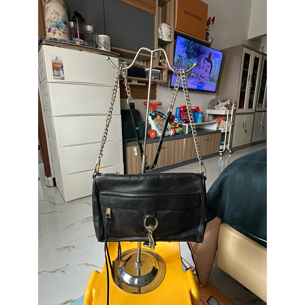 tas hitam Rebecca minkoff