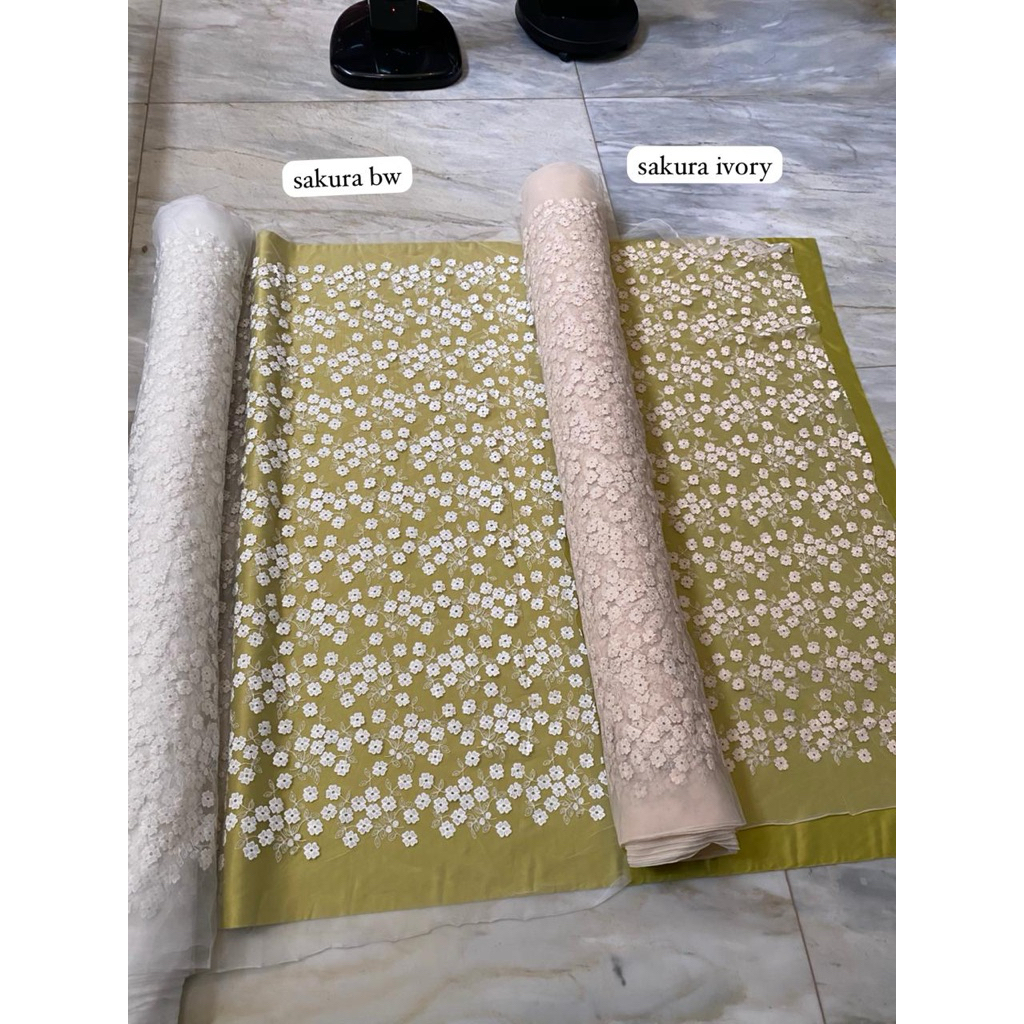 Bahan Kebaya Brokat Brukat Tile Soft Lembut Mewah Bordir Motif Bunga Sakura Warna Broken White Putih