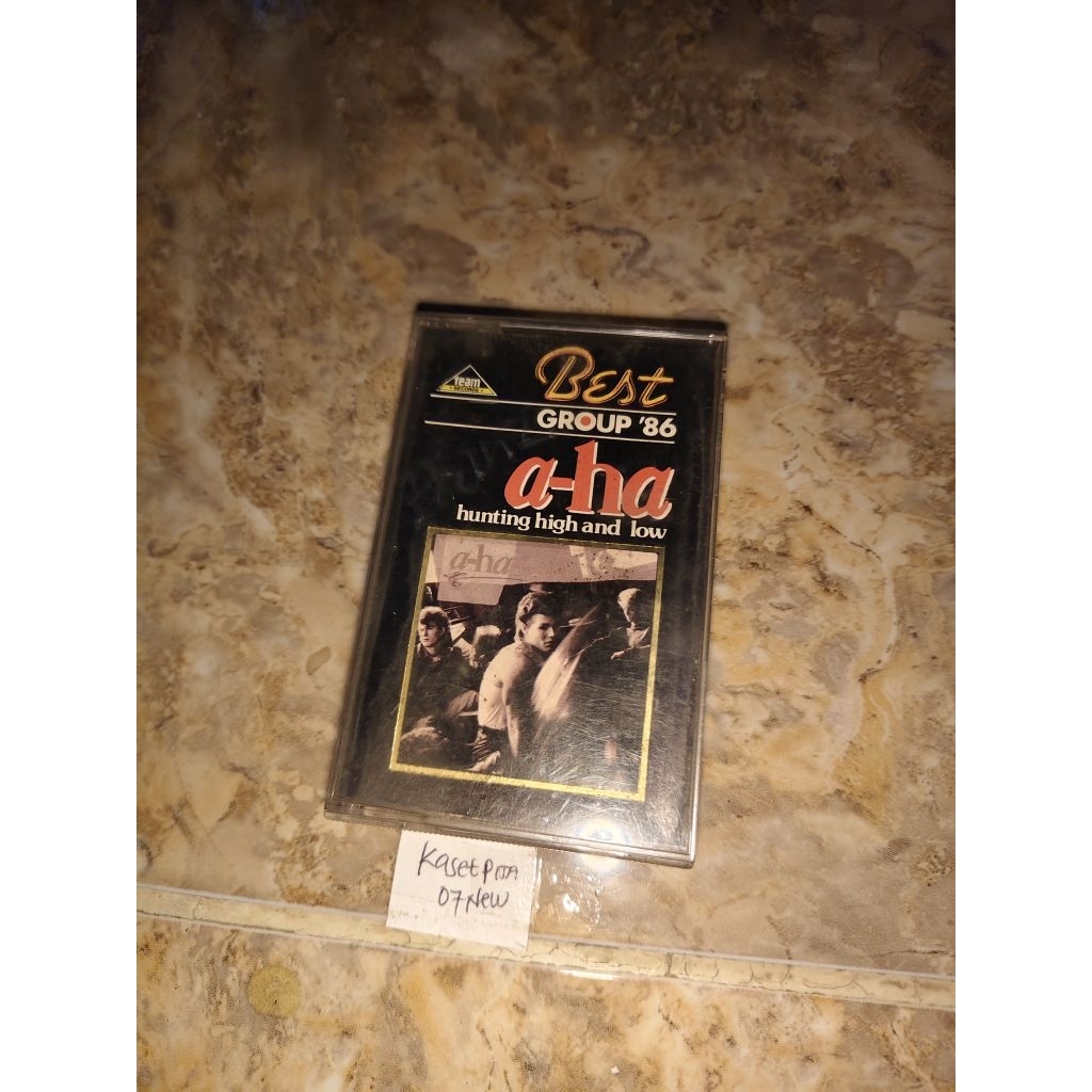 Kaset pita a-ha hunting high and low