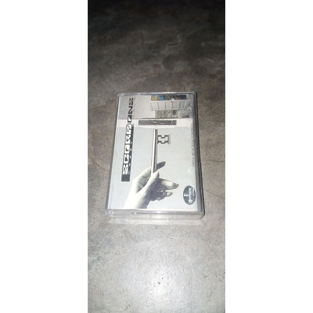 kaset pita Scorpions album crazy world