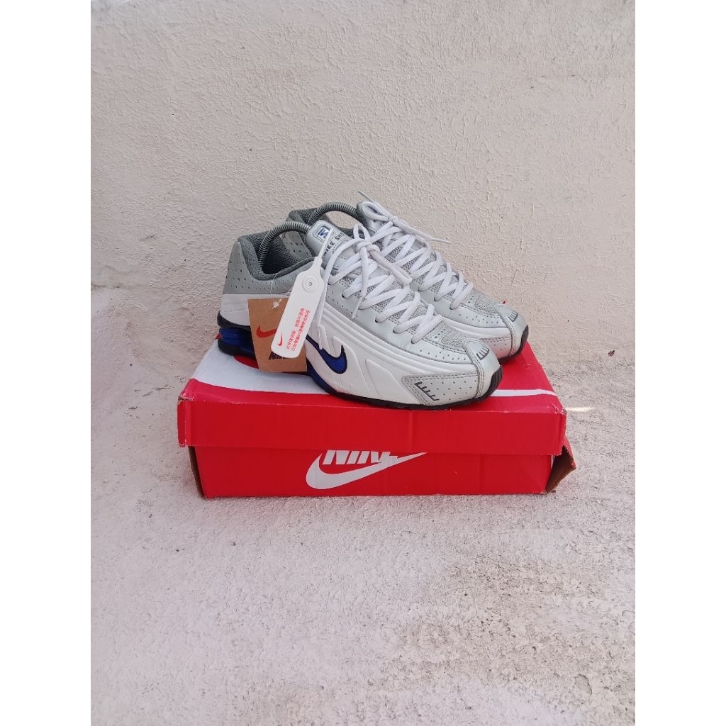 Nike Shox r4