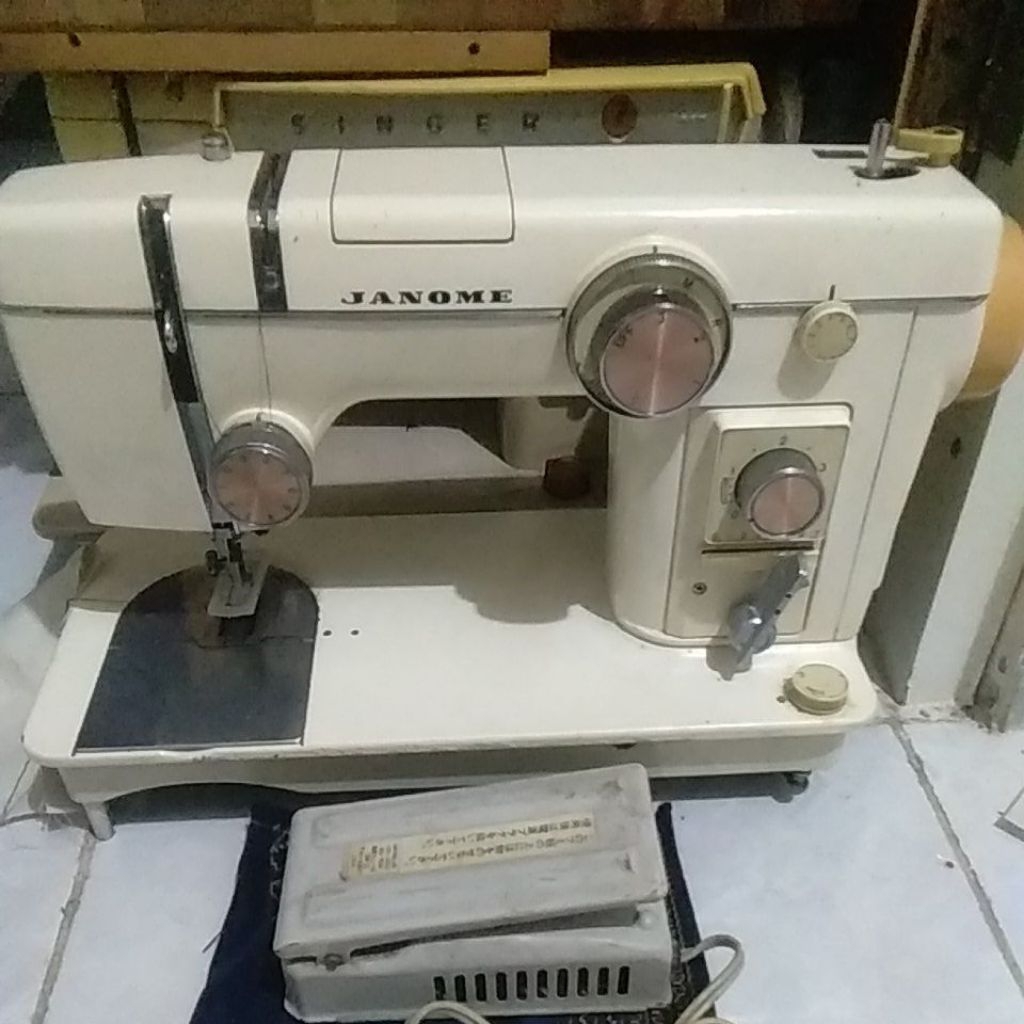mesin jahit lubang kancing Janome