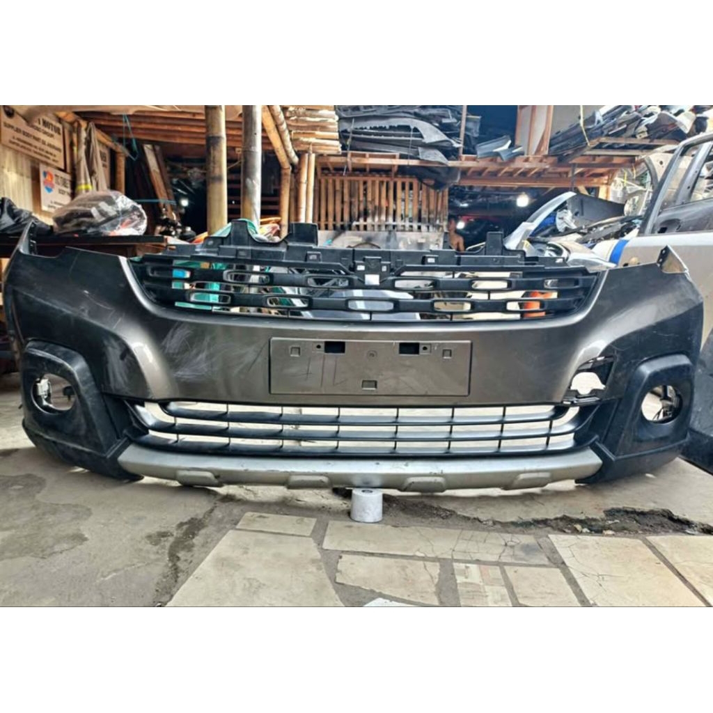 bumper bemper depan suzuki xl7 XL7 original copotan