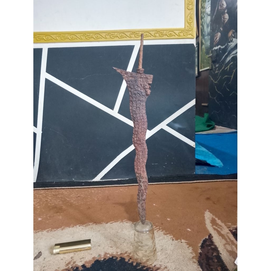 keris berdiri jumbo wingit
