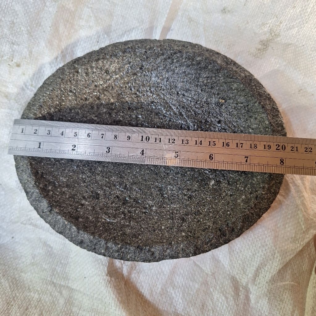 COBEK OVAL BATU ASLI PEMBUATAN MANUAL (pahat) bentuk oval ukuran 26 cm plus ulekan 100%KHAS BOGOR
