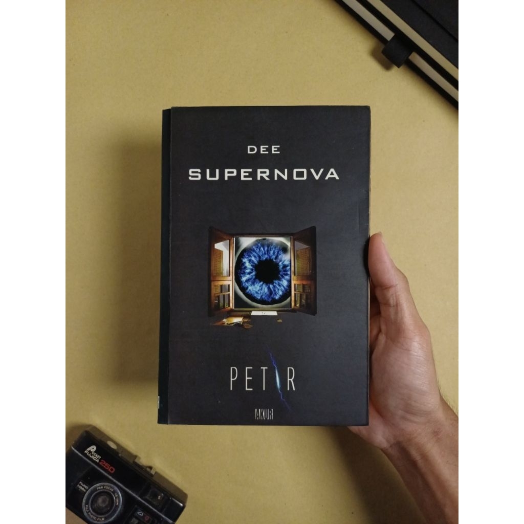 Supernova : Petir(Dee Lestari)