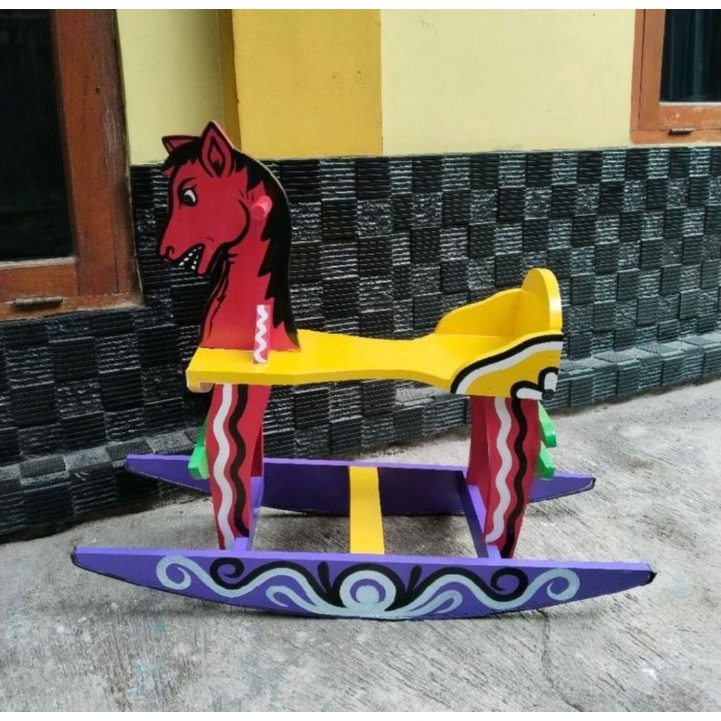 mainan anak dari kayu kuda kudaan. ready