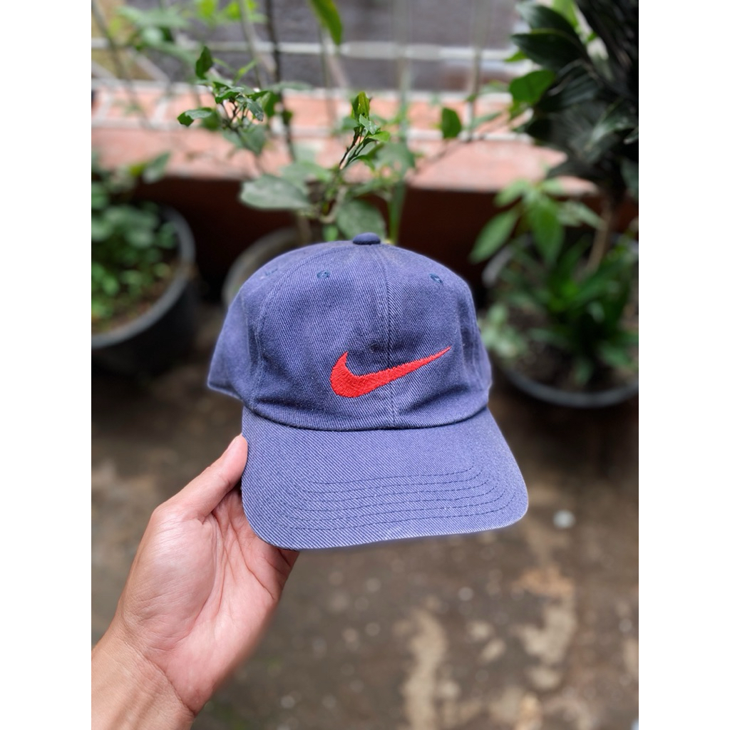 Nike | Topi Nike Swoosh Red Vintage Hat | Warna Navy Blue