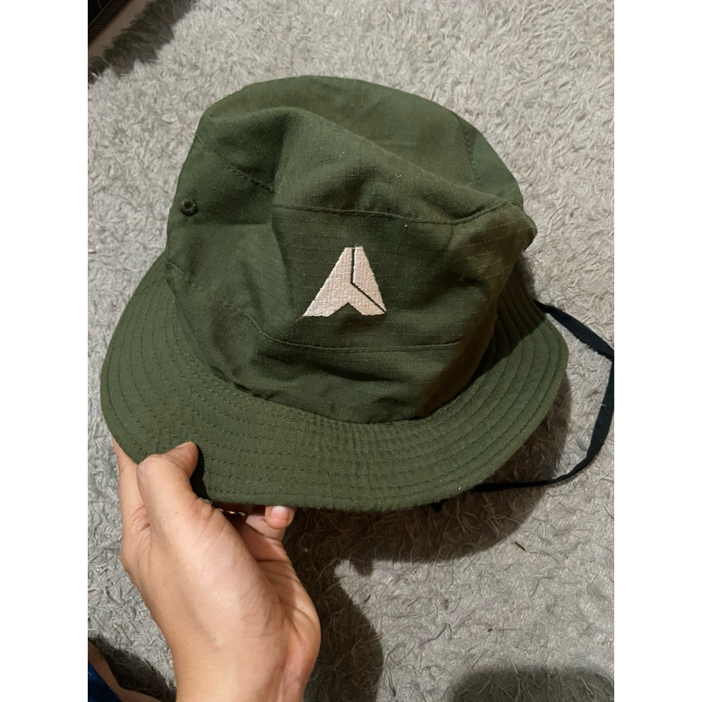 Preloved topi rimba AVTECH