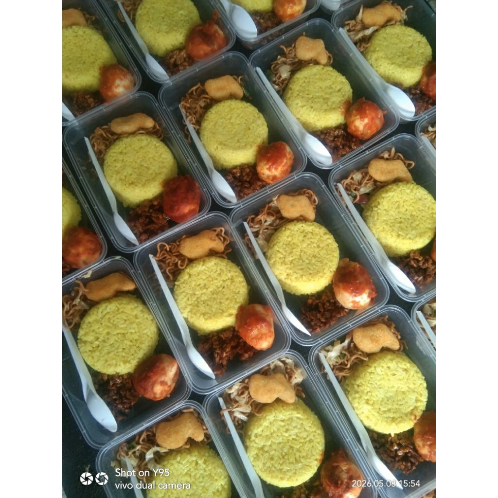 (KHUSUS TEGAL) 20 BOX NASI KUNING TELOR RENDANG LAUK KOMPLIT