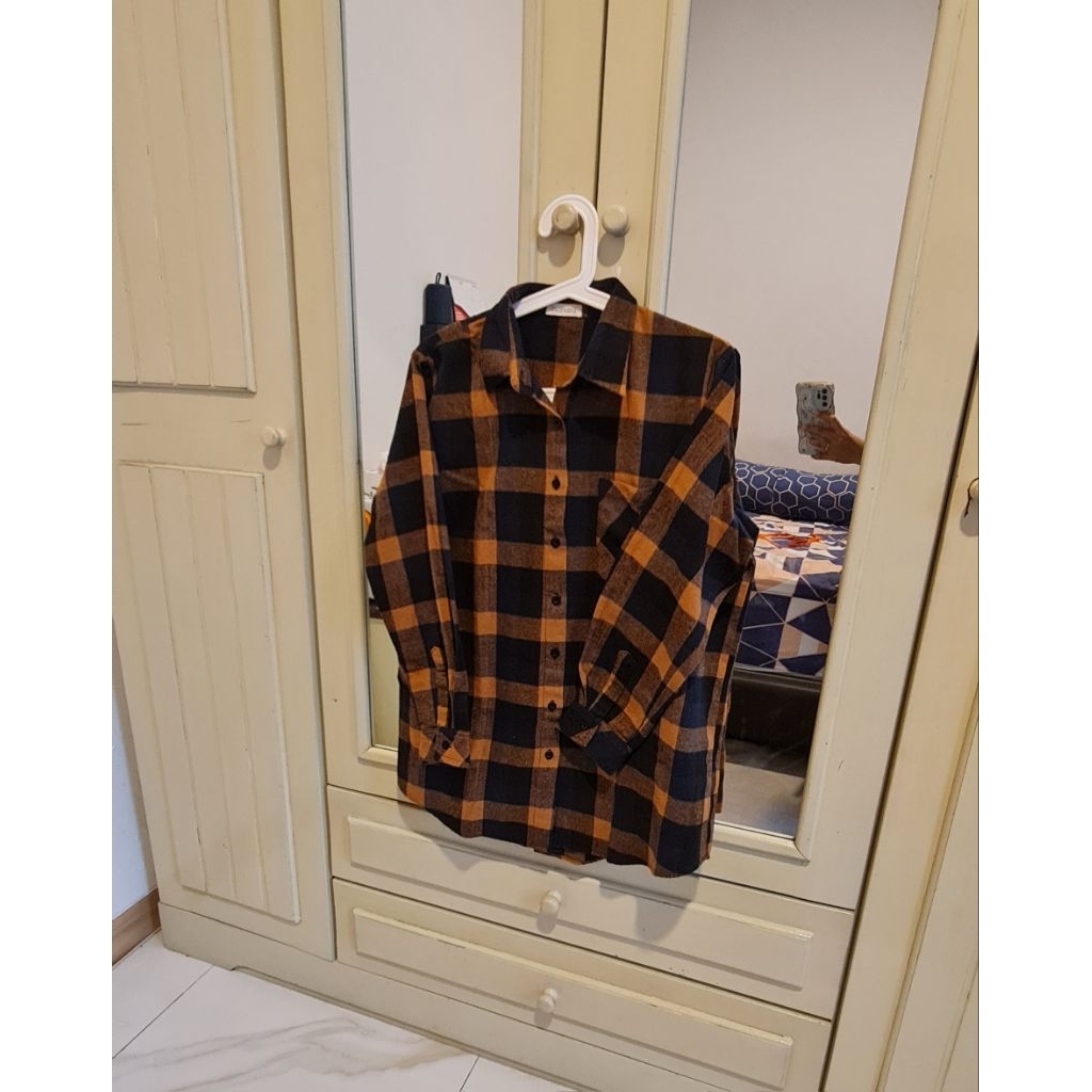 Preloved BAJU MAHARA Kemeja flanel Kotak2 navy teracota