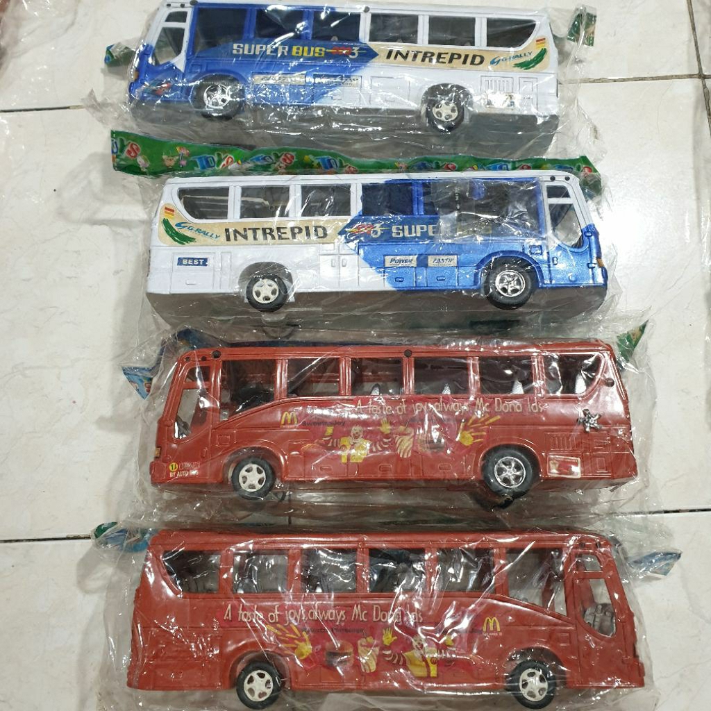 Mainan anak bus plastik
