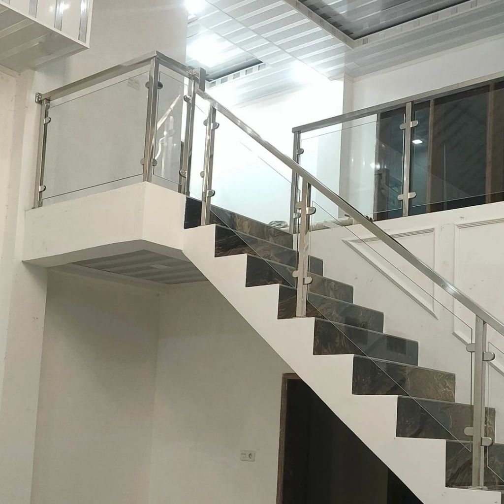 Reling tangga kaca pegangan stainless steel mewah elegan