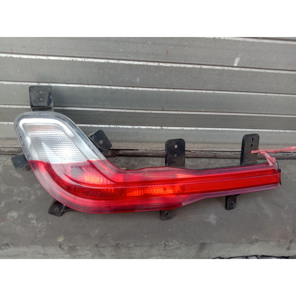 lampu mundur belakang kanan Wuling almaz