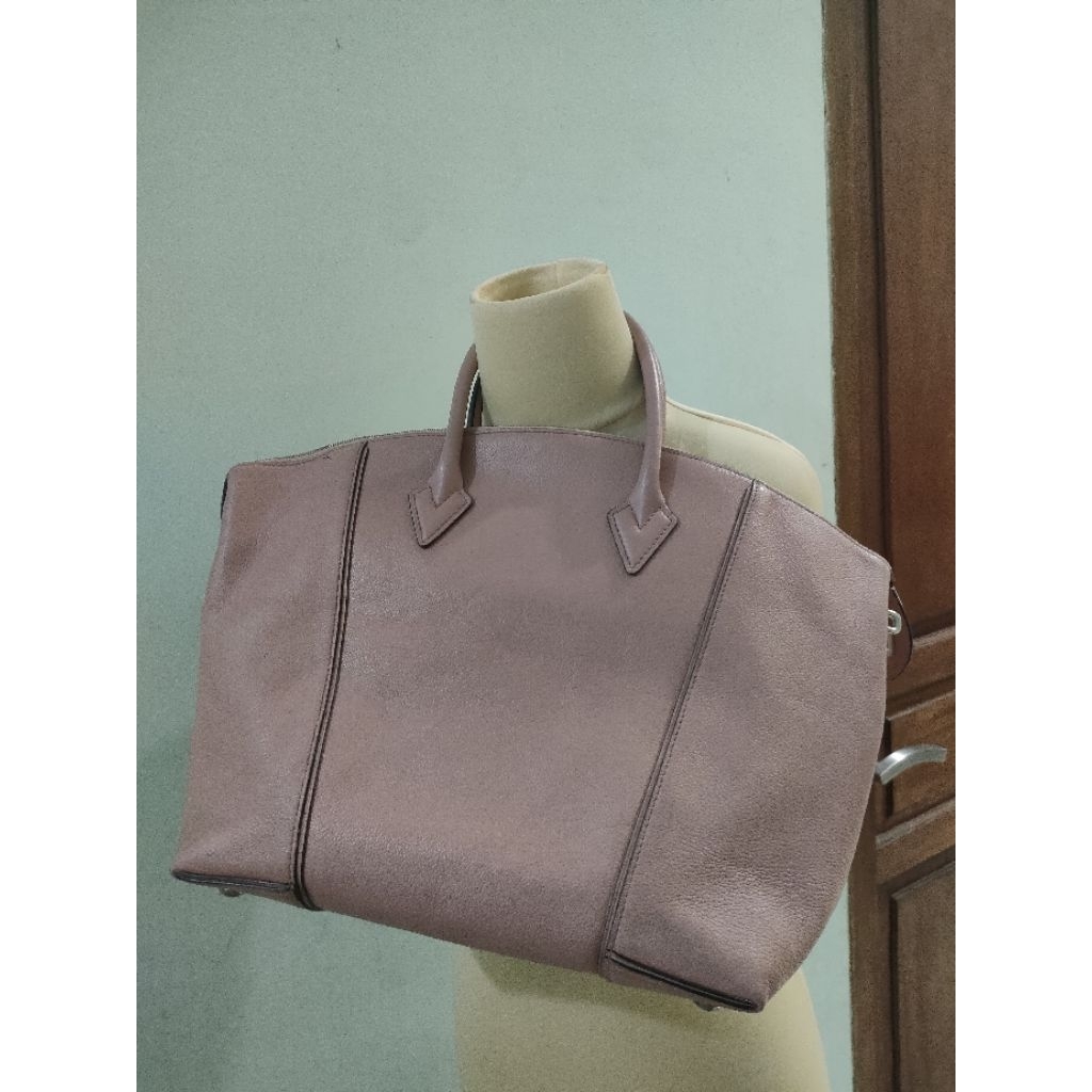 Tote bag warna pink LV