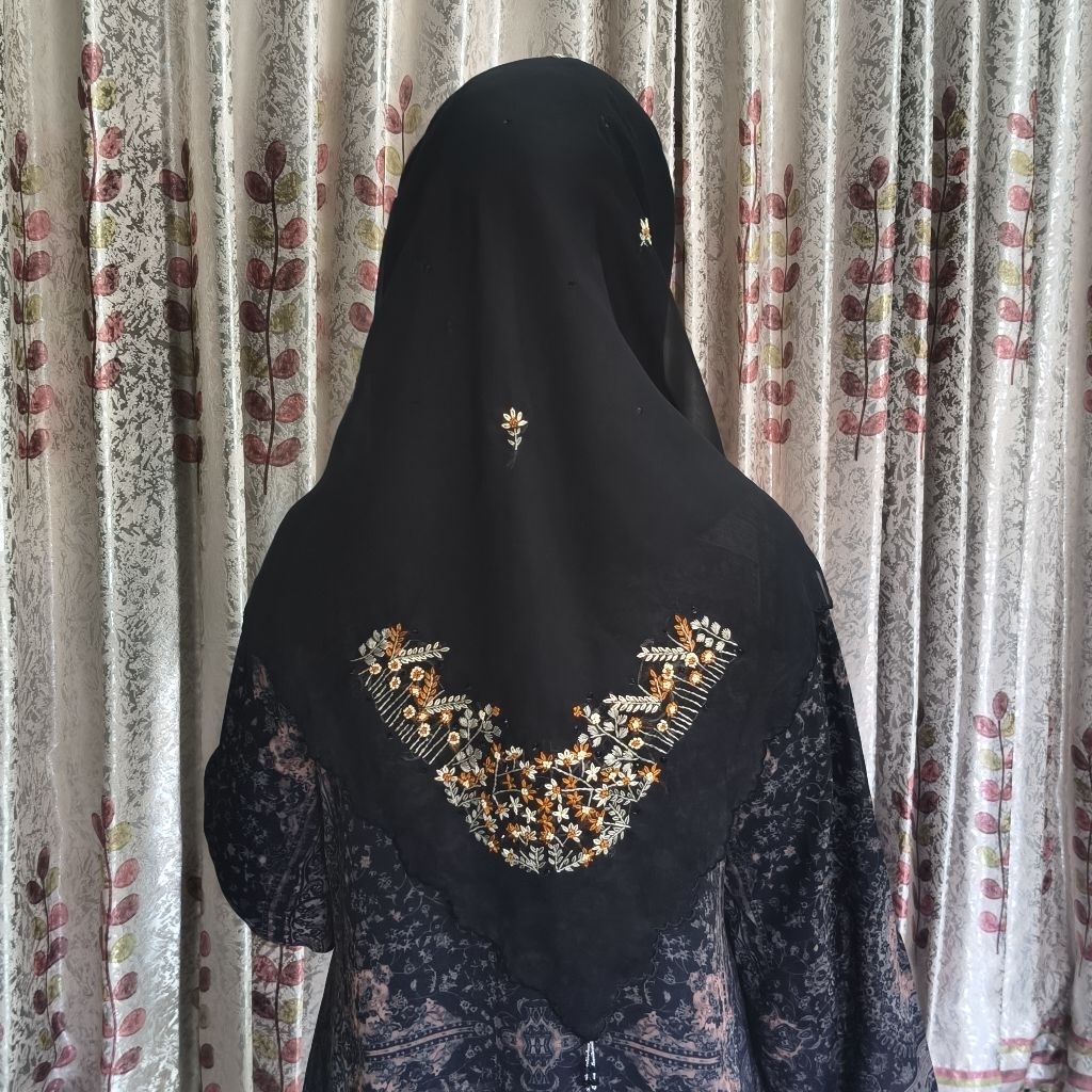 Hijab Persegi empat Paris Japan Premium Sulam Pojok Bordir Lengkok Motif Isabell/hijab Sale / Hijab 