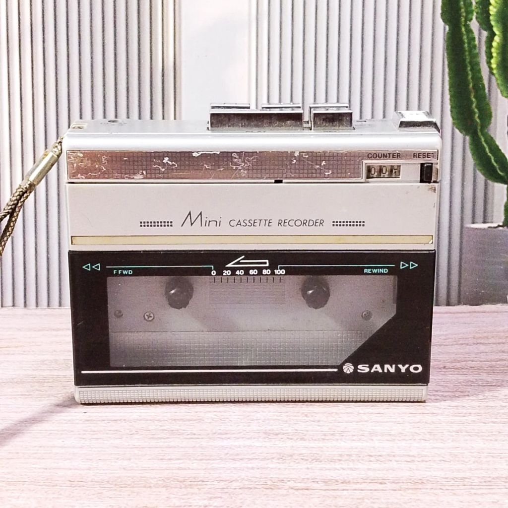 Walkman Cassette Corder SANYO M1120 (Tape Recorder)