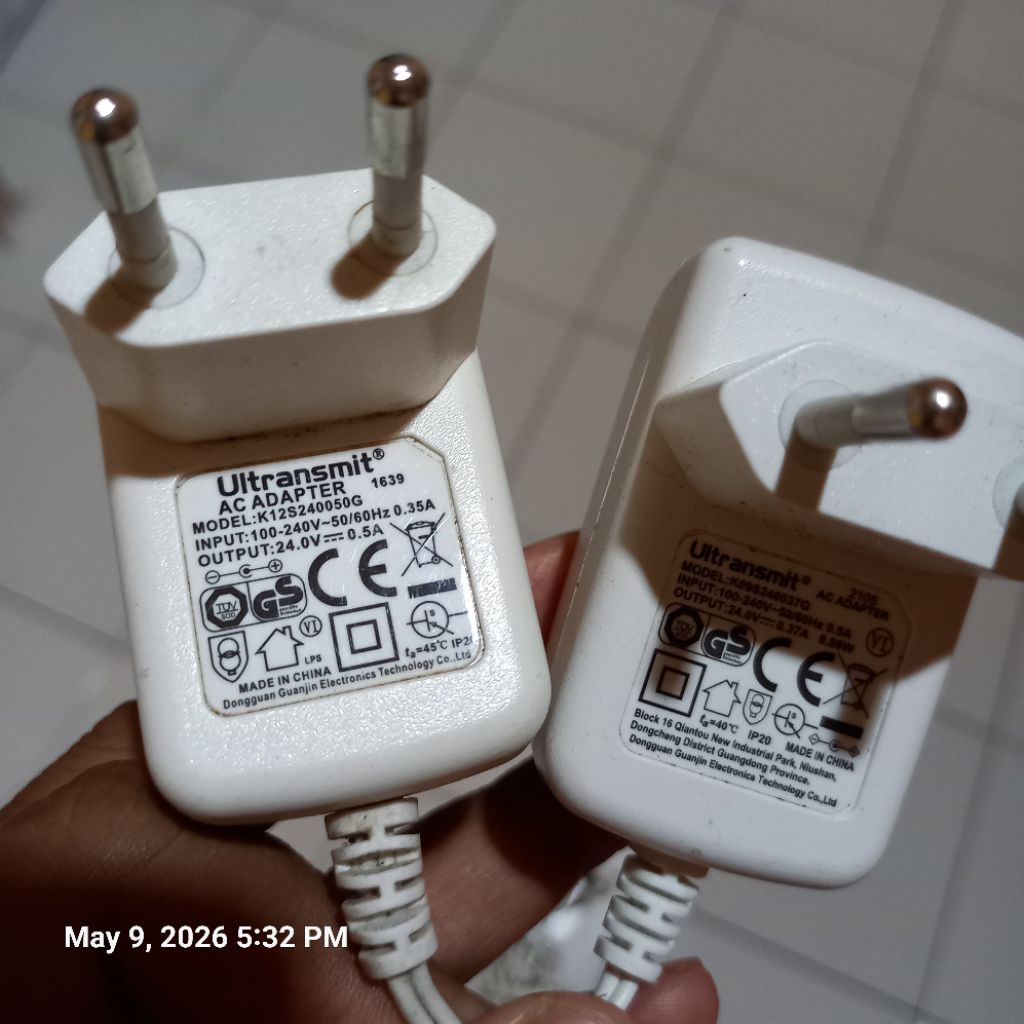Adaptor 24 volt Ultransmit putih