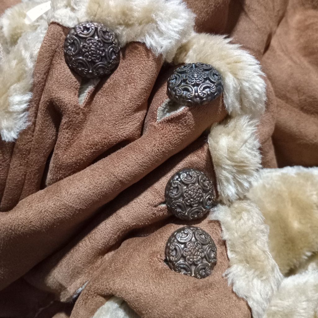 FUR COATS AXES FAMME