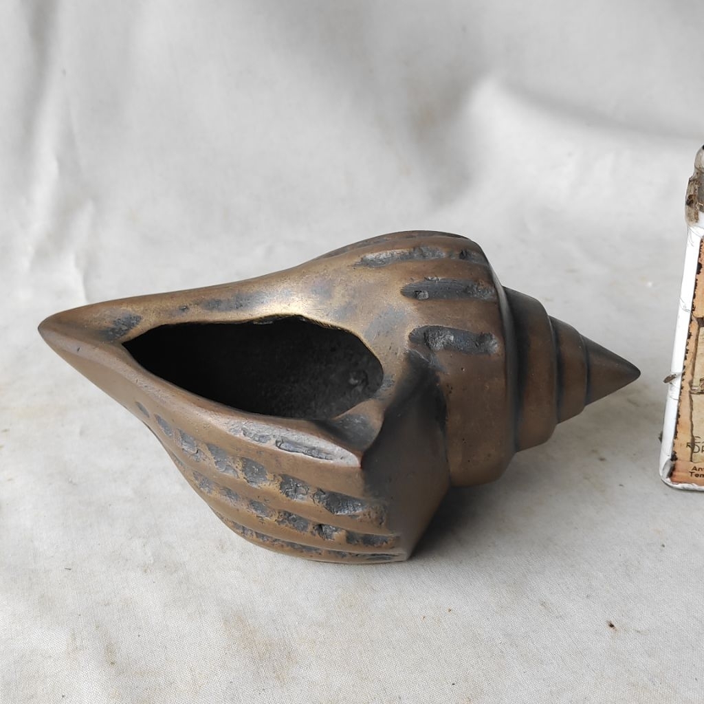 Pajangan Vintage Asbak Keong Kuningan Tebal