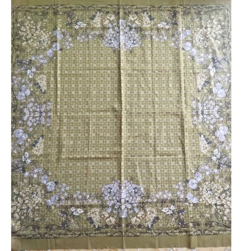 Hijab segiempat motif warna hijau lumut