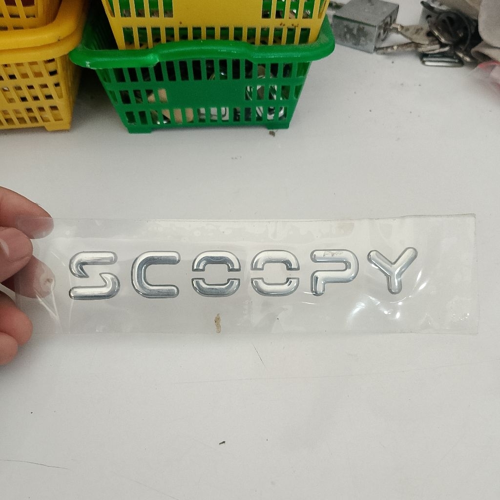 Emblem logo Scoopy new tahun 2025 silver/emblem logo Scoopy original