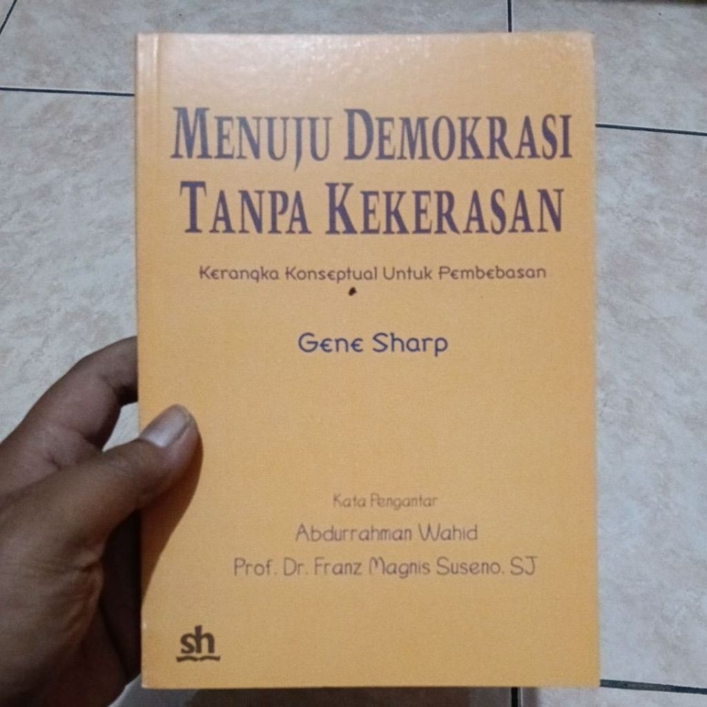 Gene Sharp Menuju Demokrasi Tanpa Kekerasan