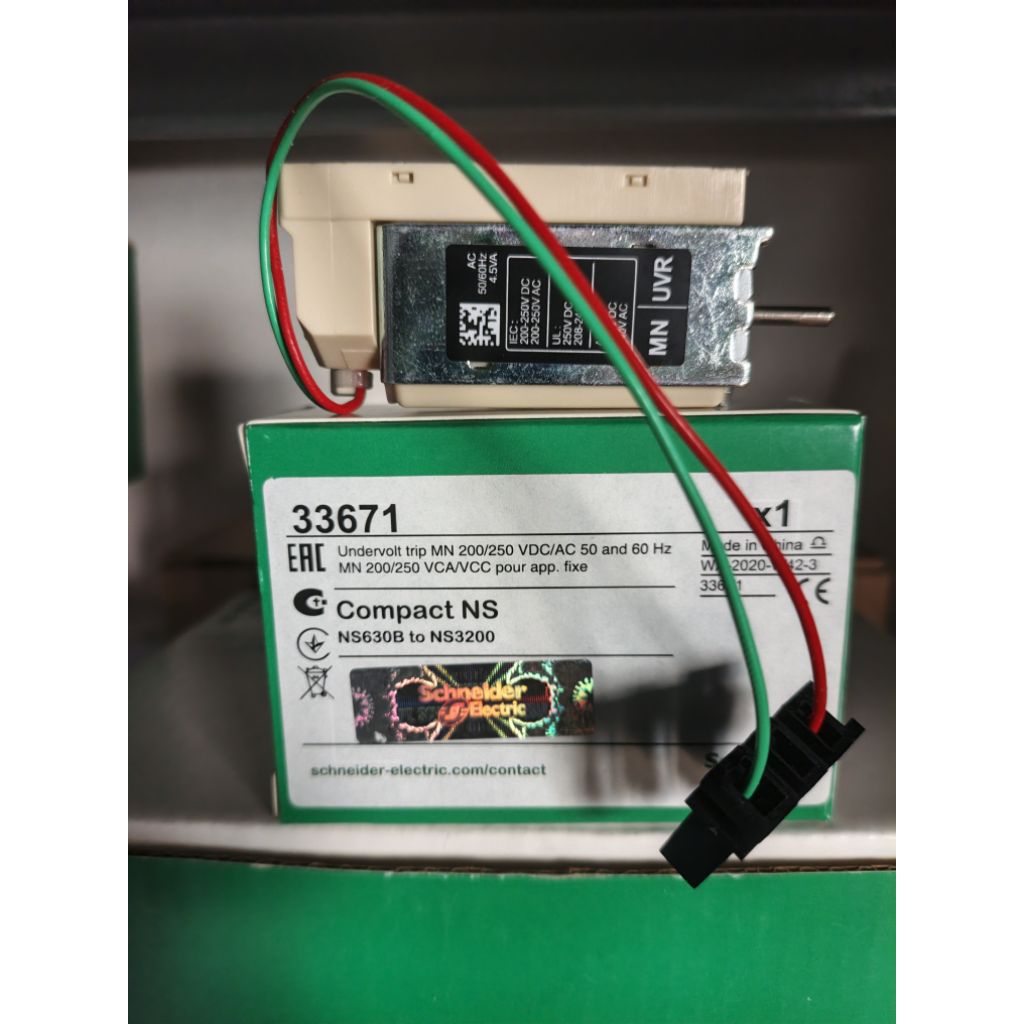 UVT MN SCHNEIDER 33671 220VAC
