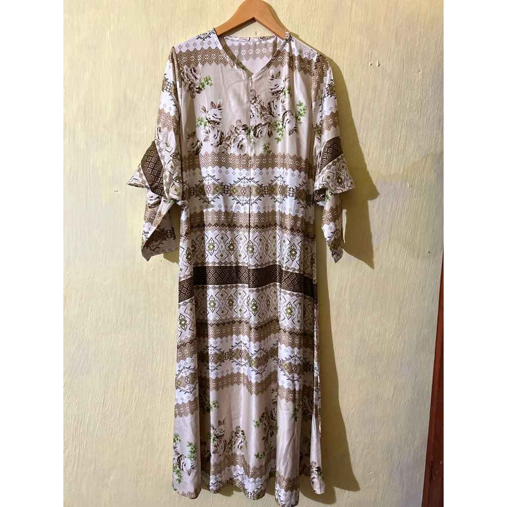 Gamis Satin Motif Wanita Busui Friendly| Gamis Motif Bunga Vertikal