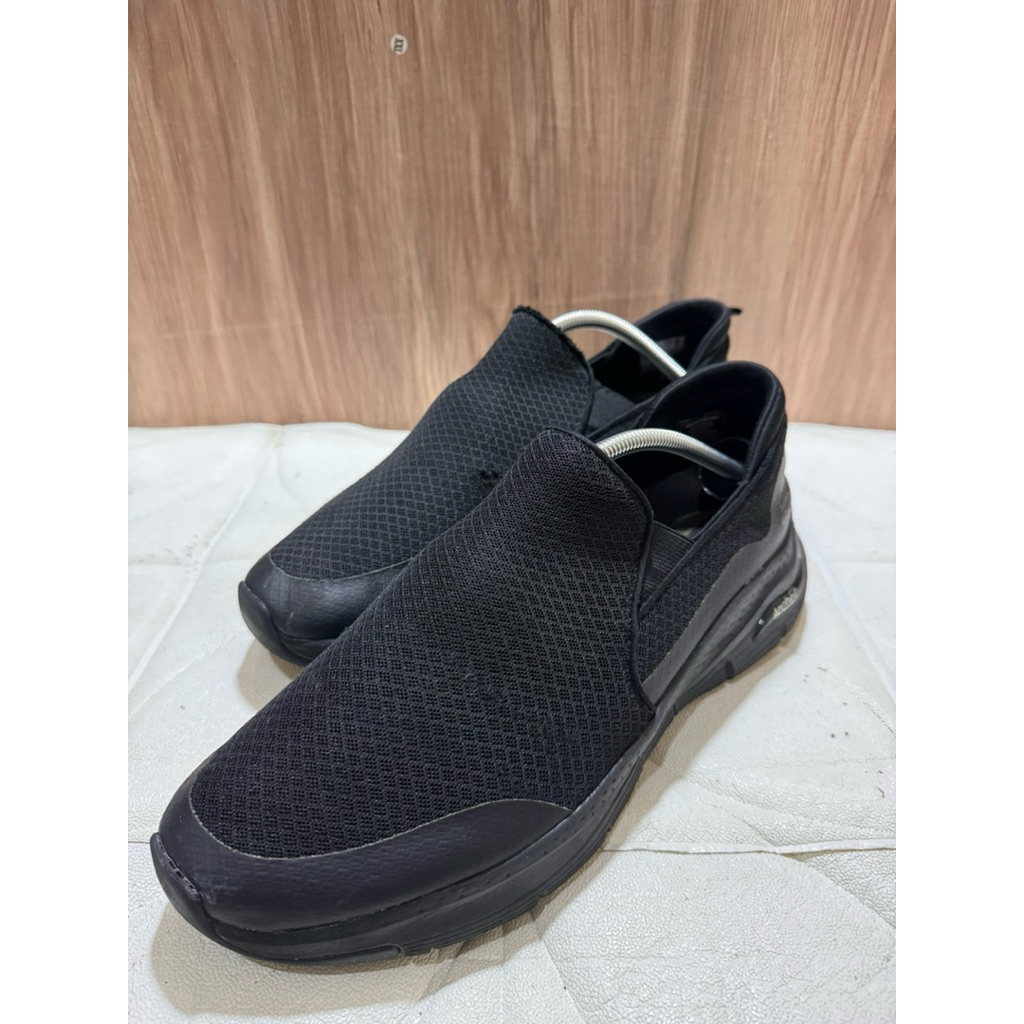 Sepatu Bekas/Mantan Skechers Arch Fit Size 45/29Cm