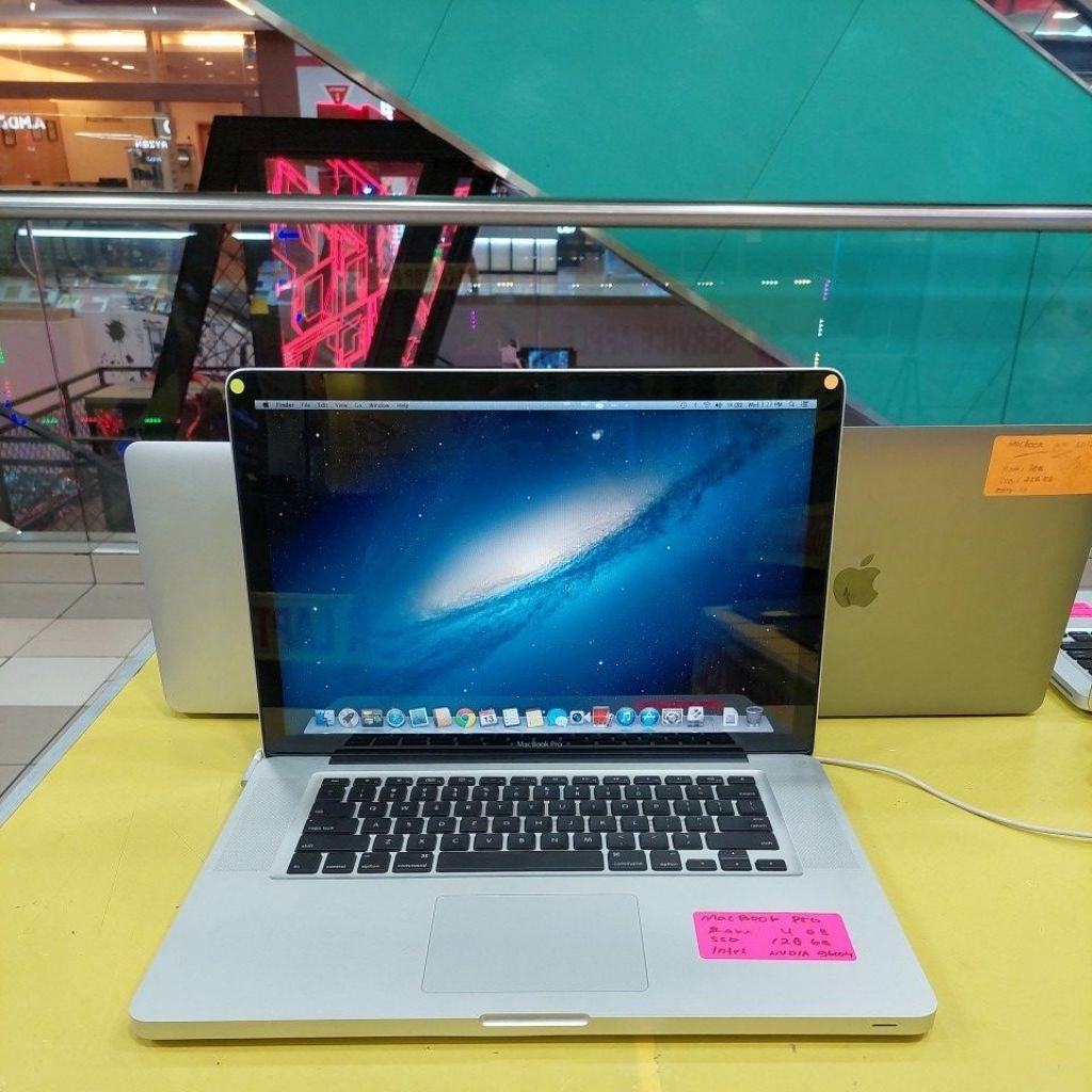 Laptop Macbook Pro A1286 15-inch intel core 2 duo Nvidia geforce 9600M ram 4gb ssd 120gb 1335