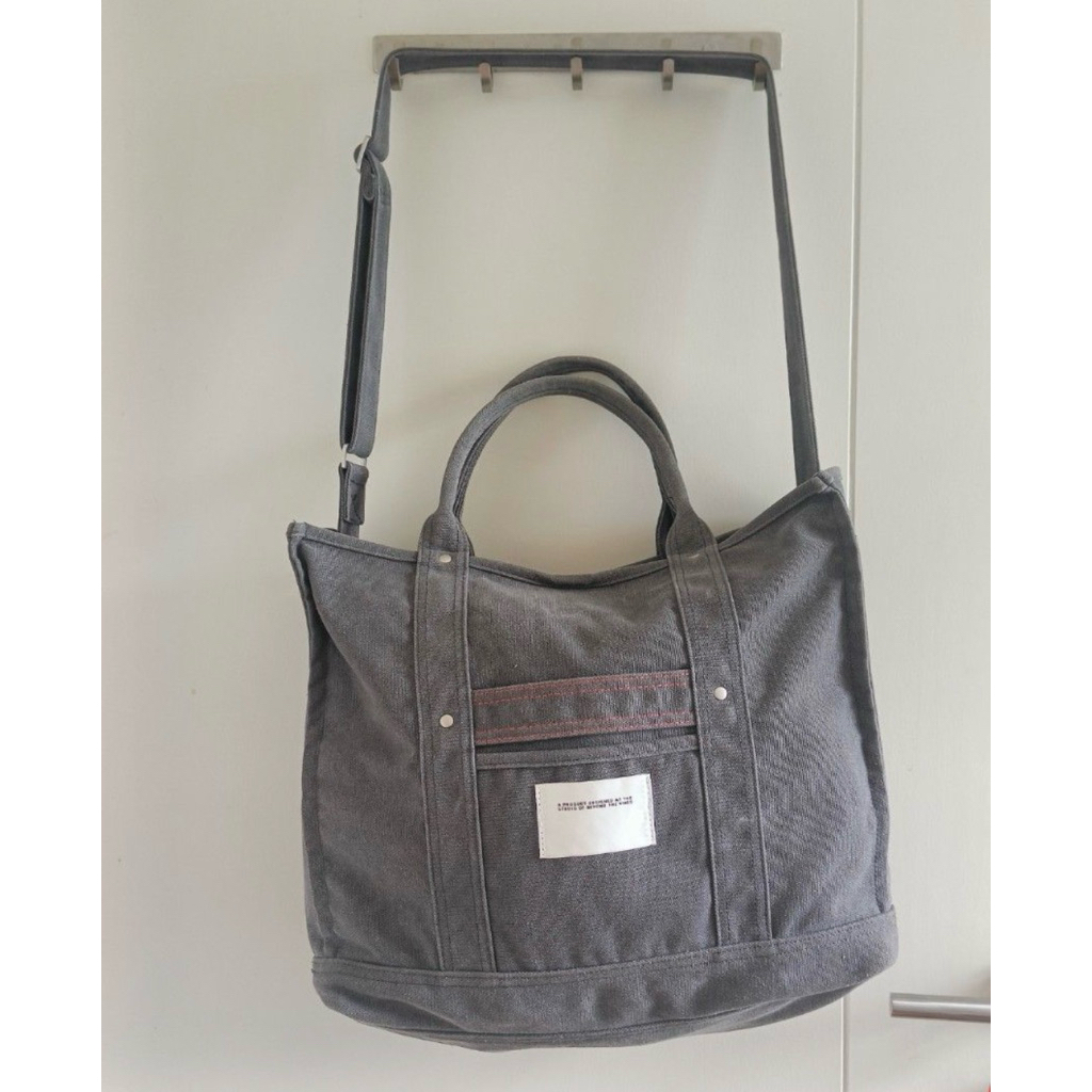 Preloved, Beyond the vines,carryall 03,canvas,charcoal