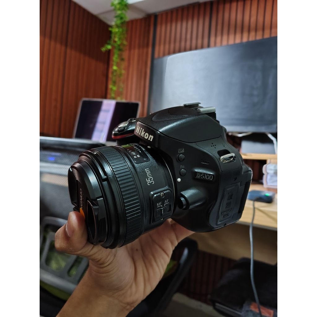 DSLR Nikon D5100 Lensa 35mm Nikon