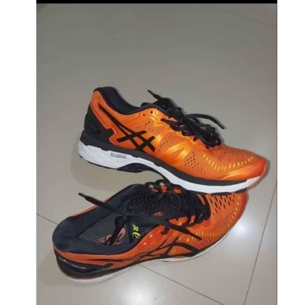 SEPATU Outdoor Indoor ASICS - Oren /Hitam Ukuran 40 Desain Futuristik & Nyaman