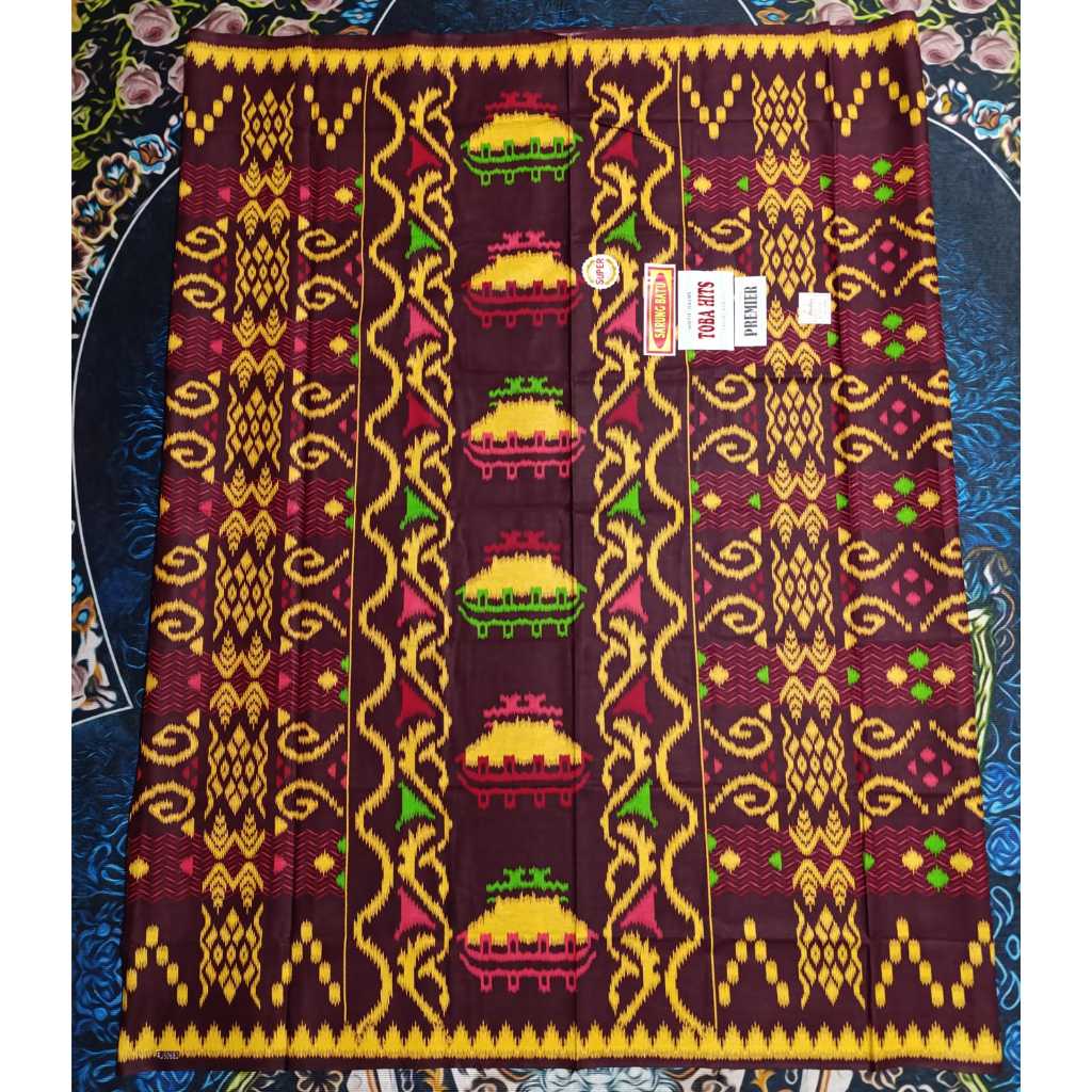 Sarung Karo Rumah adat