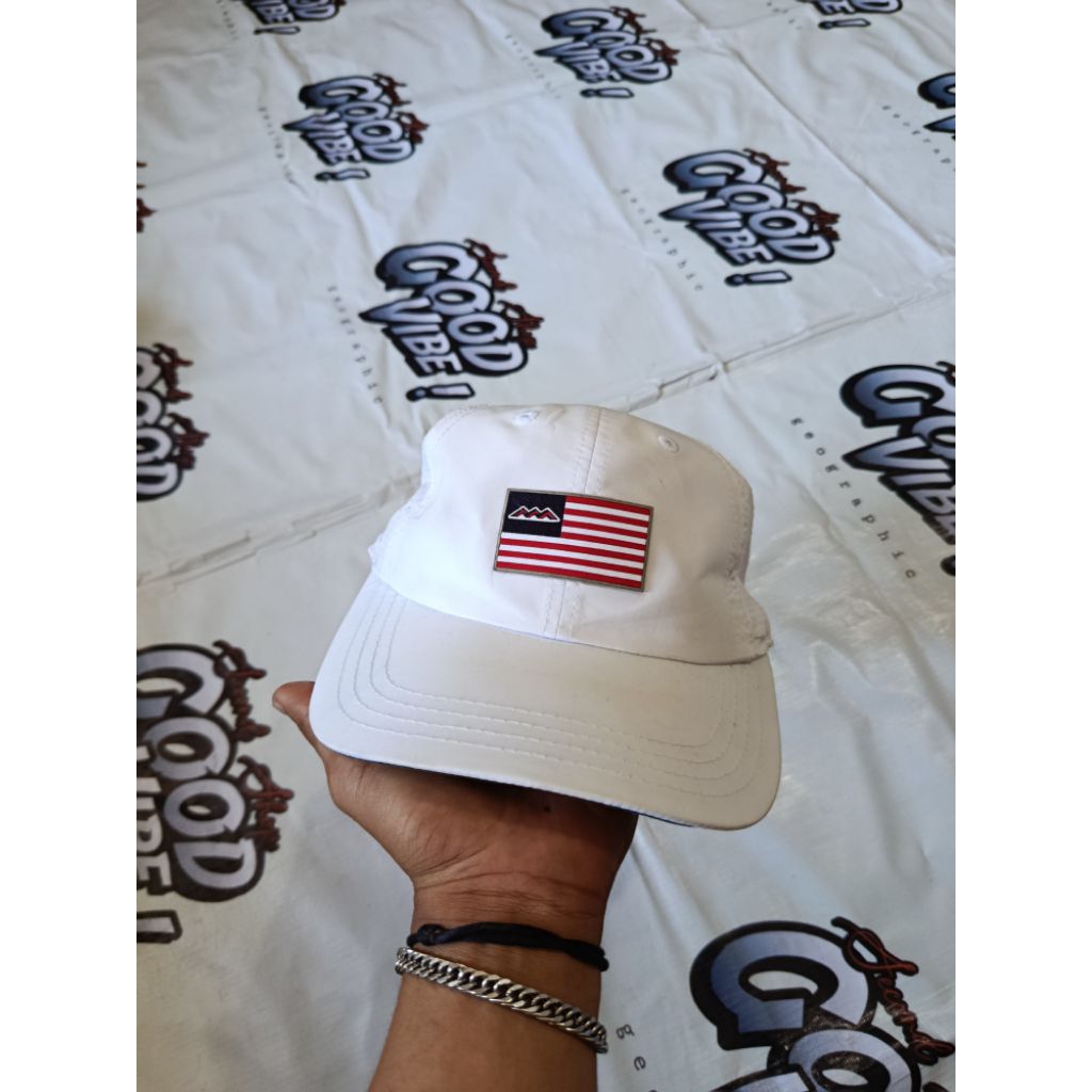 topi american needle runing