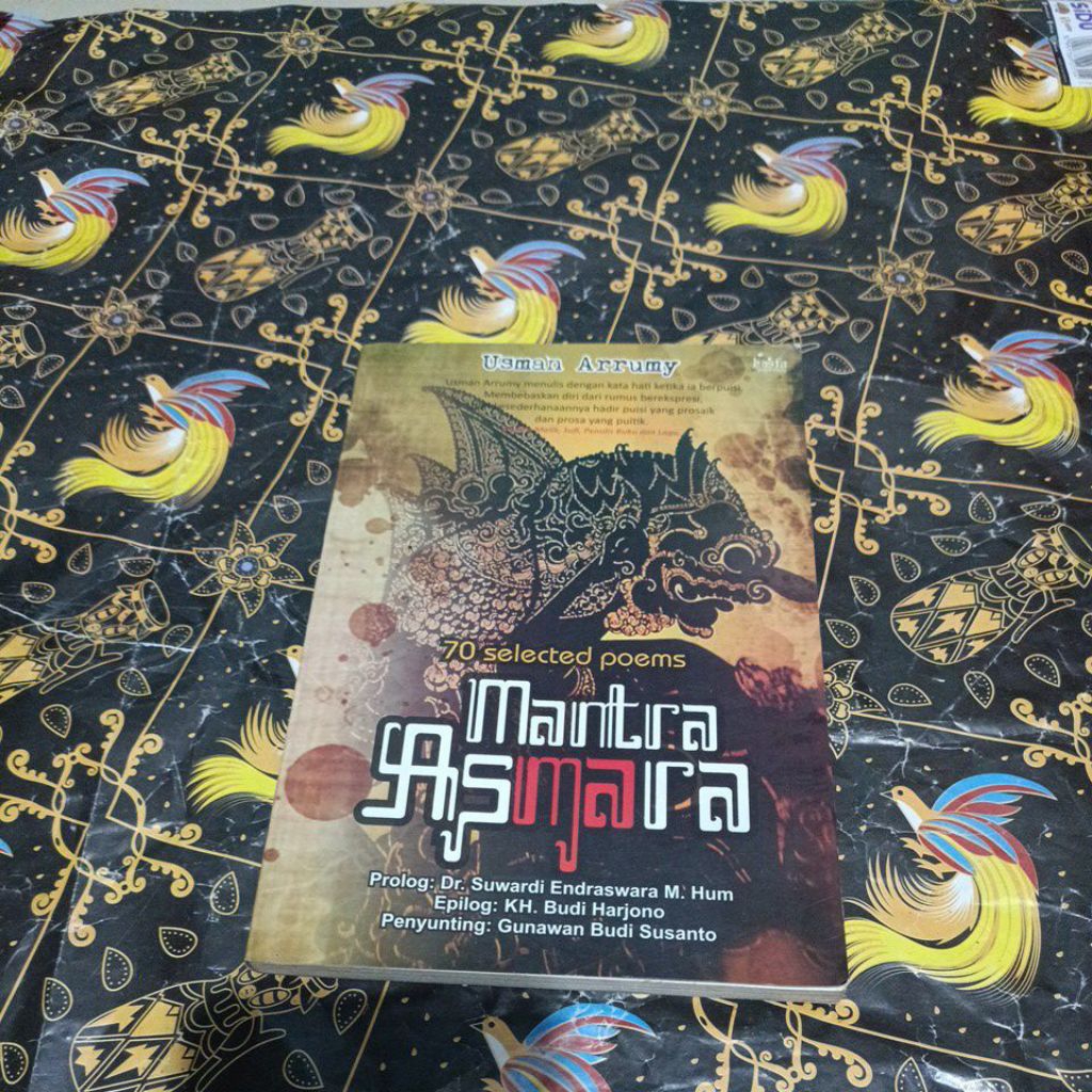 Buku Usman Arrumy - 70 selected poems , mantra Asmara