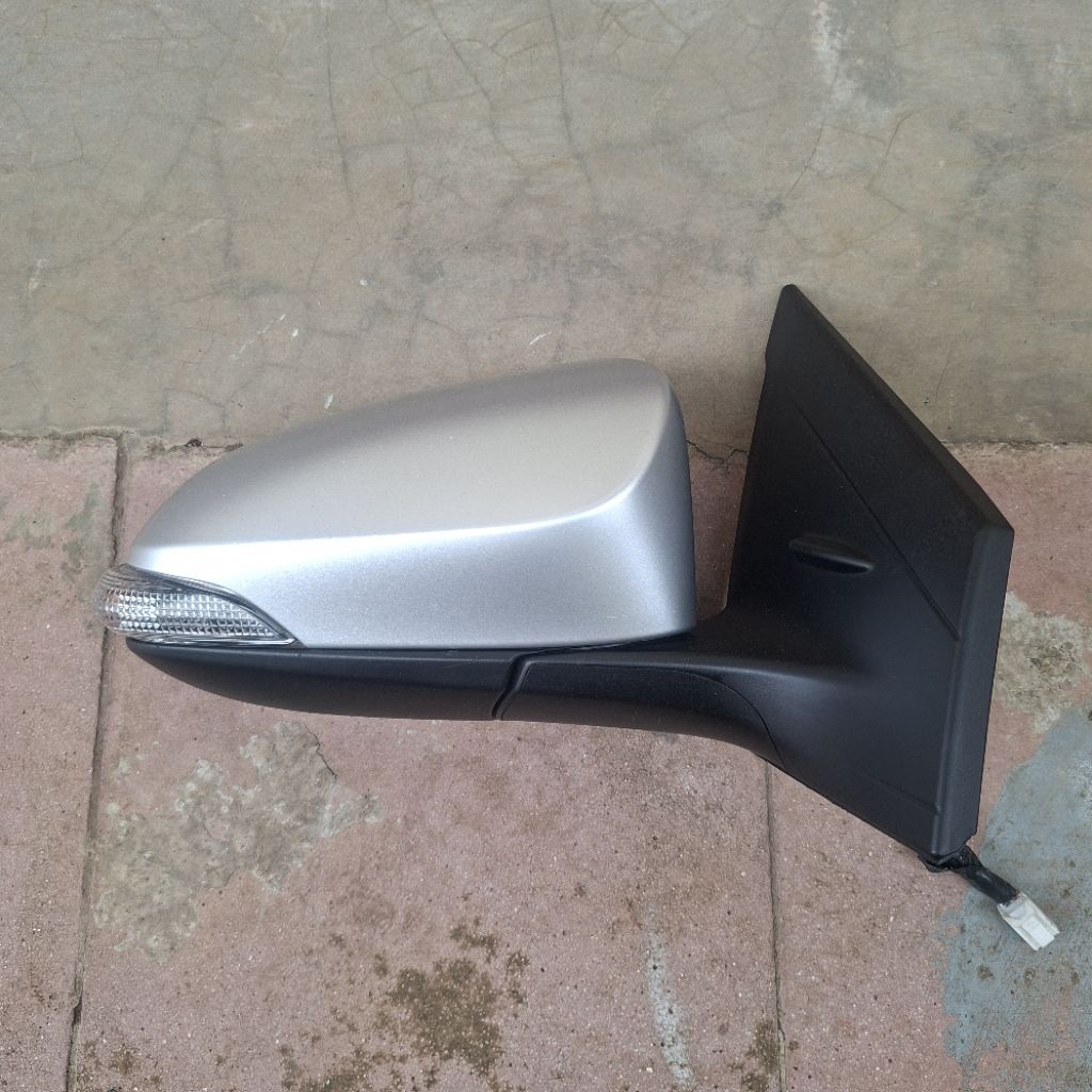 Spion Toyota Yaris Gen 3 Tahun 2014-2021 Sebelah Kanan Original Second