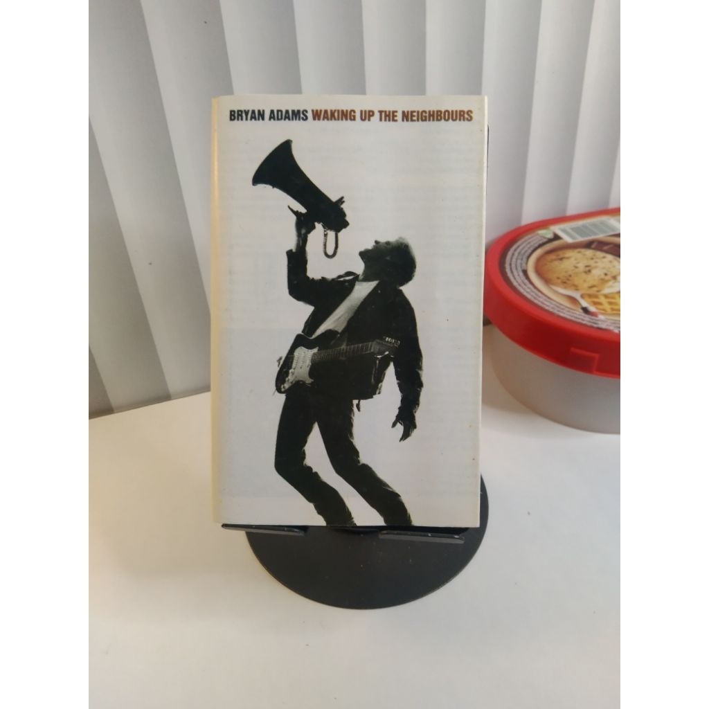 kaset pita BRYAN ADAMS - Waking Up The Neighbours