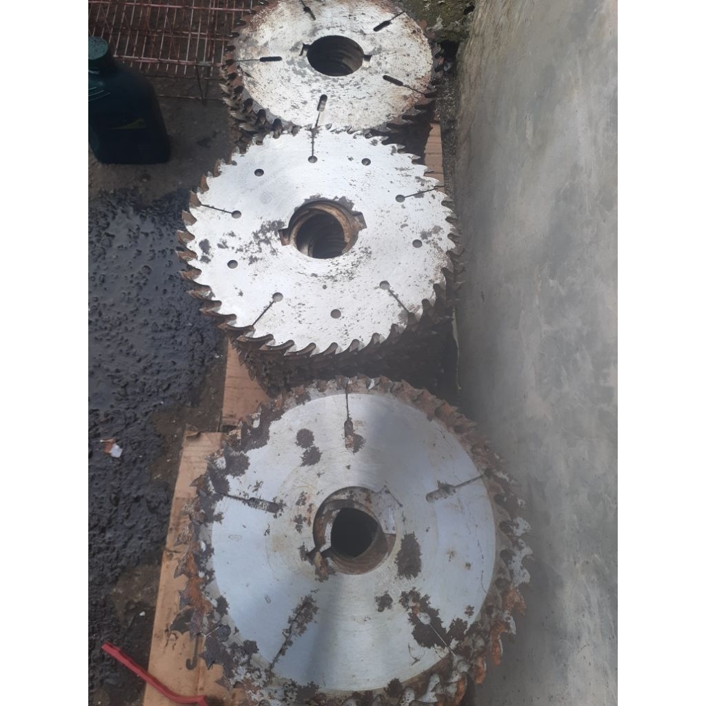 mata pisau serkel kayu bekas