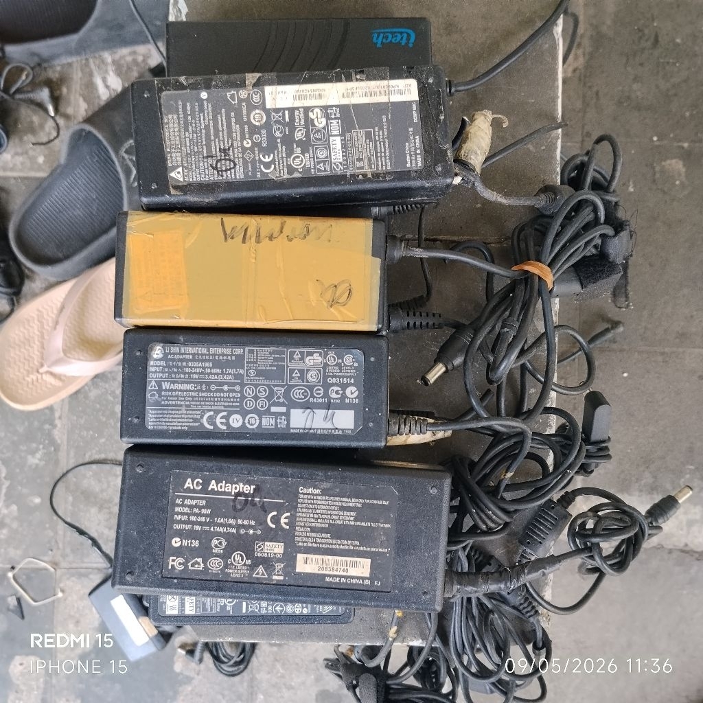 ADAPTOR LAPTOP BEKAS NORMAL