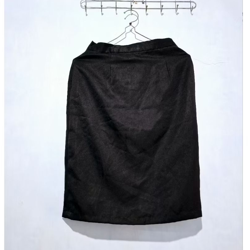 NET* ROK MIDI HITAM POLOS  WANITA