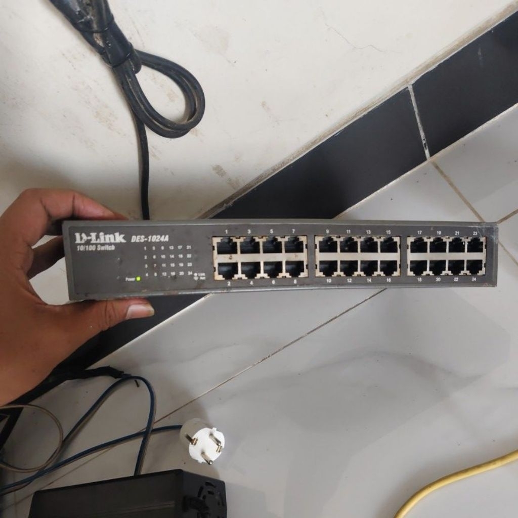 D-LINK DES-1024A Switch Hub 24 Port  -D-LINK DES 1024A