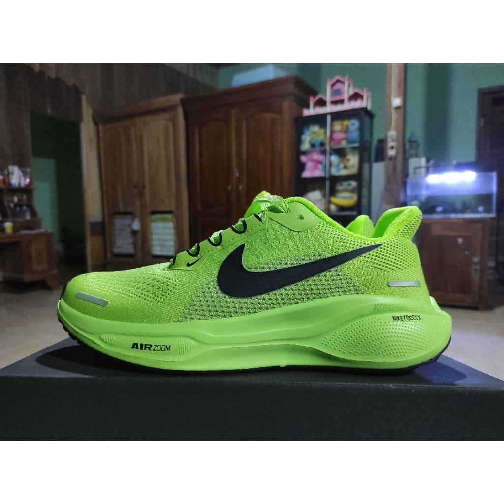 sepatu running size 42