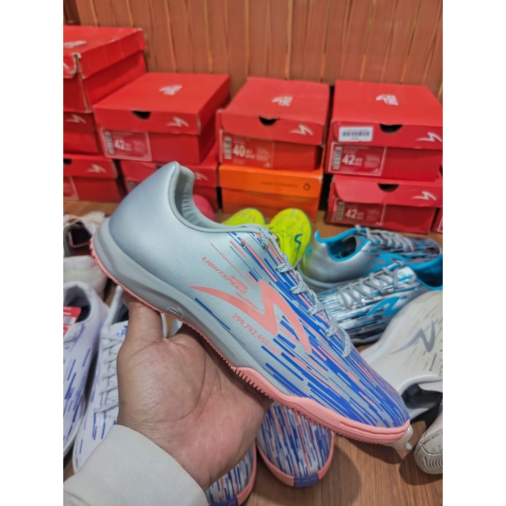 Sepatu Futsal Lightspeed Reborn