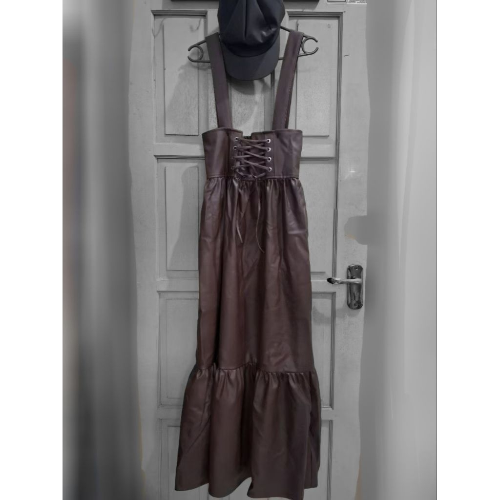 [PRELOVED] LEATHER SKIRT JUMPSUIT/OVERALL (Jumpsuit/overall rok bahan kulit)
