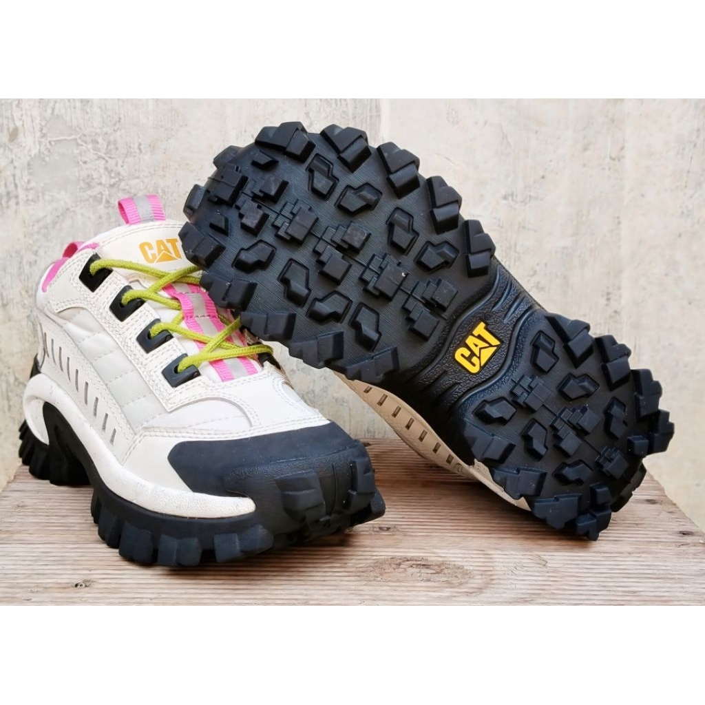 Sepatu sneakers Caterpillar Intruder size 39