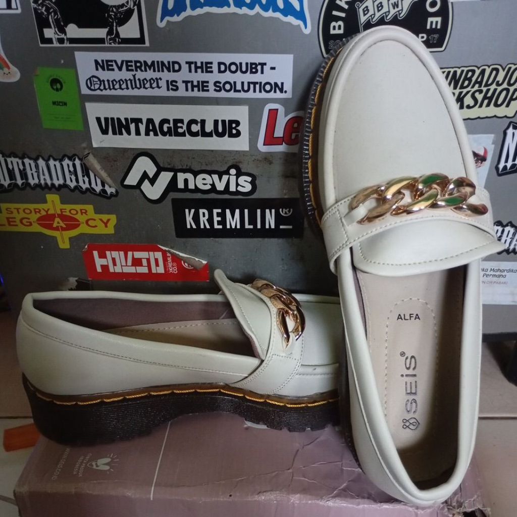 sepatu seis