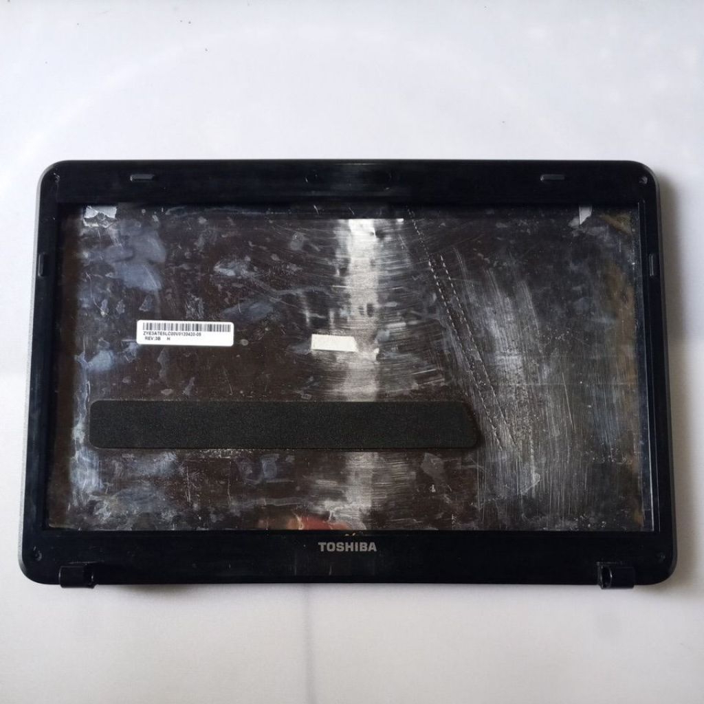 Casing LCD laptop Toshiba L740